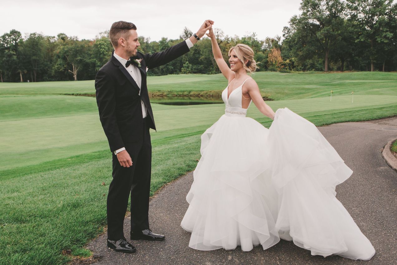 detroit wedding photographer captures dancing on grounds at cherry creek