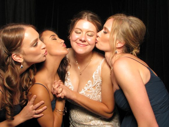 shutterbooth-bride with bridesmaids
