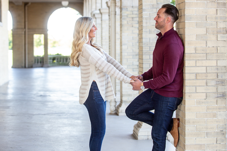 simple engagement session outfits