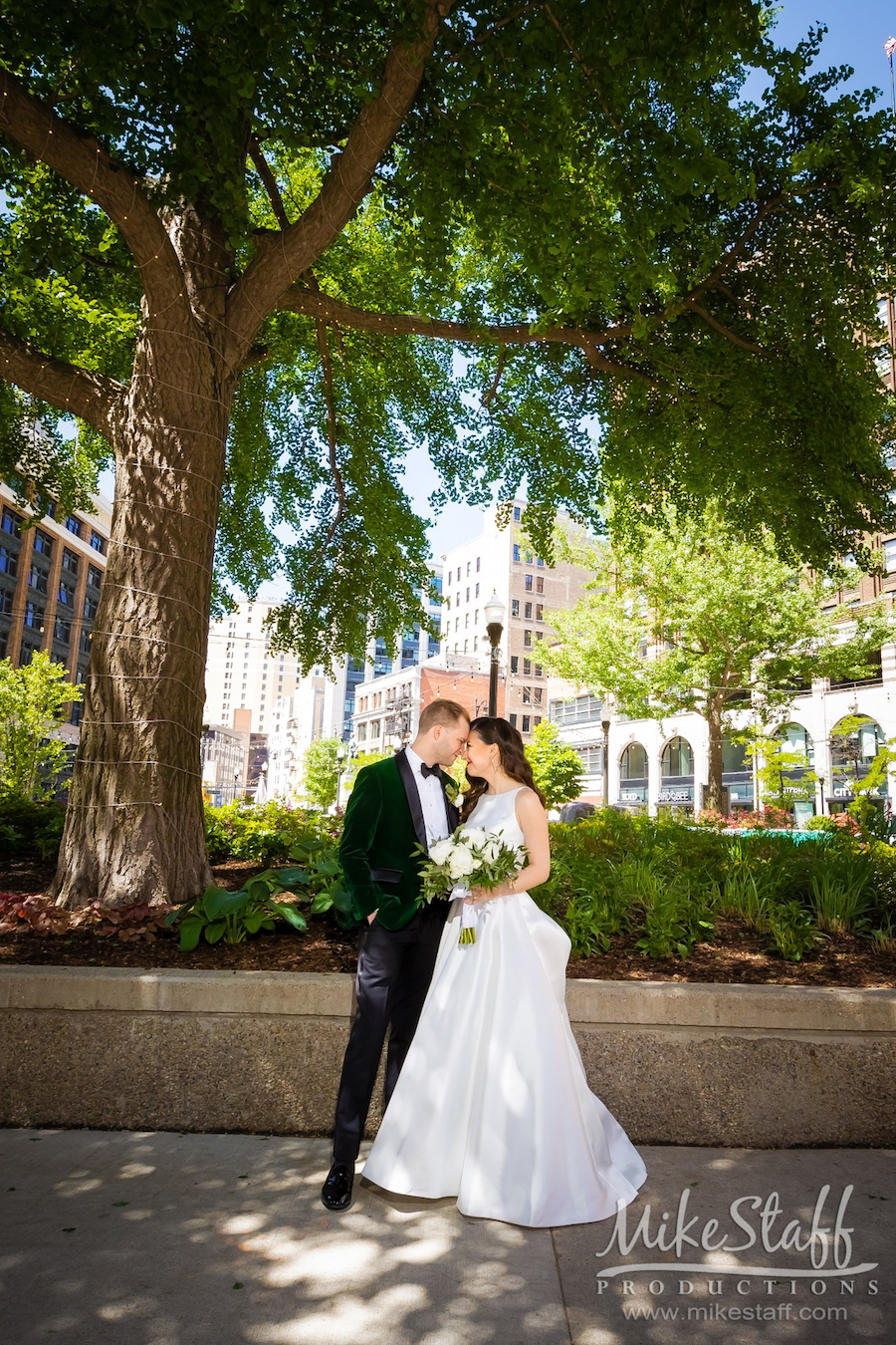 bride and groom downtown detroit