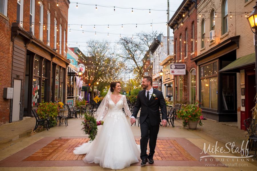 brooks wedding outside downtown holly